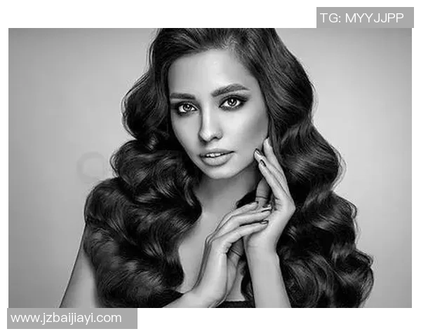 足球明星灰色头发女的魅力与风采揭秘，如何在绿茵场上绽放光彩